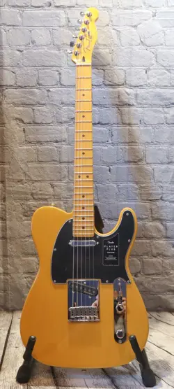 FENDER PLAYER PLUS TELECASTER MAPLE FINGERBOARD GUITAR BUTTERSCOTCH BLONDE