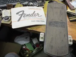 FUZZ-WAH PEDAL GUITAR