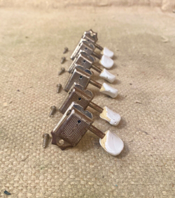 GUITAR TUNERS-TUNING KEY