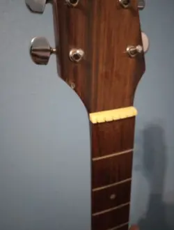 GUITAR SEE DESCRIPTION