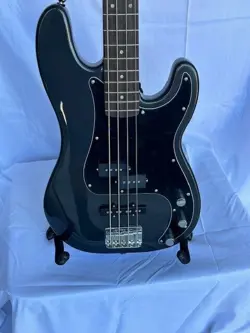 FENDER SQUIRE PRECISION BASS BLACK