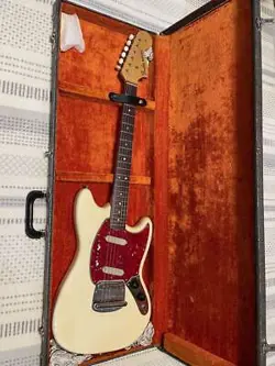MADE BY FENDER MUSTANG 1966