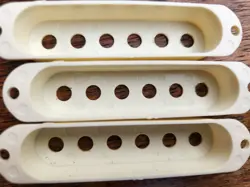 FENDER VINTAGE STRATOCASTER CREAM PICKUP COVERS MIJ JAPAN 1980S