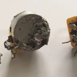 2000S FENDER STRATOCASTER