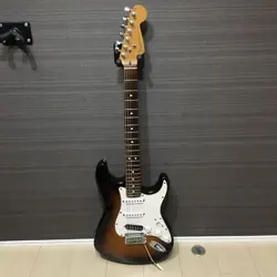 FENDER STRATOCASTER STRAT
