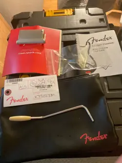 FENDER AMERICAN VINTAGE II 1961 STRATOCASTER - OLYMPIC WHITE