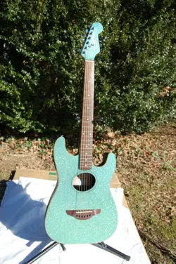 FENDER  STRATACOUSTIC ELECTRIC GUITAR RARE METAL FLAKE GREEN