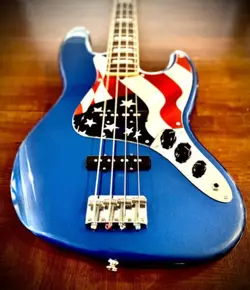 FENDER-SQUIER 4-STRING JAZZ