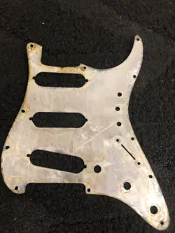 STRAT PICKGUARD SHIELD