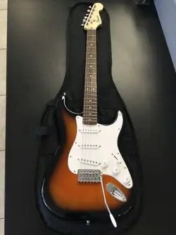 FENDER SQUIER STRATOCASTER (SPC018931)
