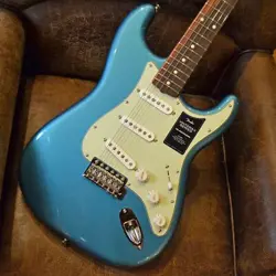 FENDER VINTERA II '60S STRATOCASTER LAKE PLACID BLUE #GG64W