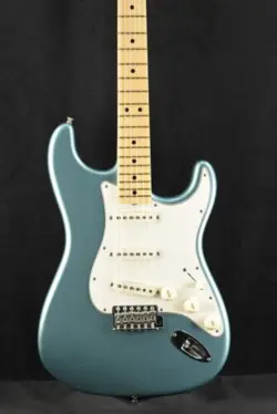 FENDER '68 STRATOCASTER DLX CLOSET CLASSIC - AGED TEAL GREEN METALLIC