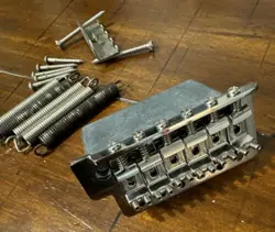 FENDER AMERICAN SPECIAL STRATOCASTER BRIDGE TREMOLO