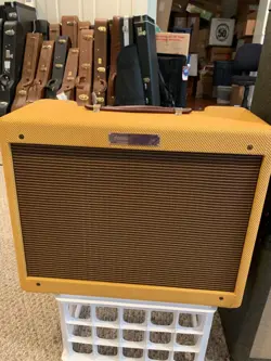 CUSTOM DELUXE AMP.