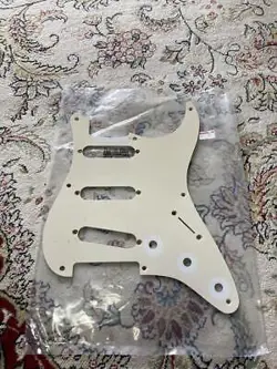 FENDER STRATOCASTER PICKGUARD 8 HOLES