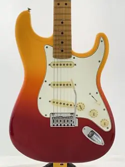 FENDER MEXICO PLAYER PLUS STRAT/2022 MADE/ELECTRIC GUITAR/STRATOCASTER/SSS/YELLO