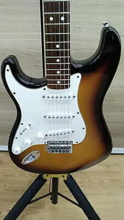 FENDER MEXICO STRATOCASTER USED LEFTY ALDER BODY MAPLE NECK SUNBURST W/GIG CASE