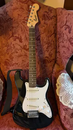 SQUIER MINI STRATOCASTER ELECTRIC GUITAR BY FENDER