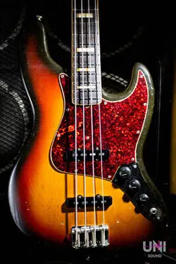 FENDER JAZZ BASS 1974