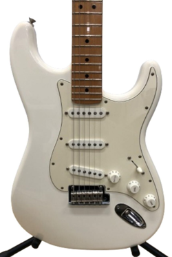 FENDER MEXICO PLAYER STRATOCASTER GUITAR WHITE
