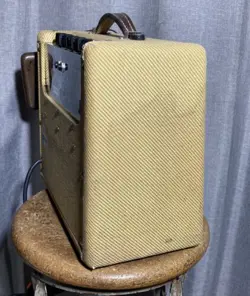 BRONCO GUITAR AMPLIFIER