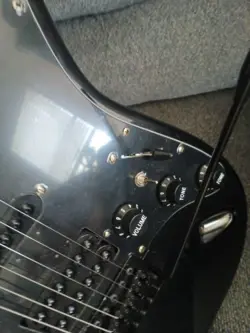 BLACK STRATOCASTER STRAT