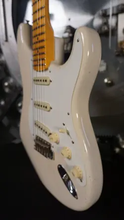 FENDER CUSTOM SHOP LIMITED-EDITION '56 STRATOCASTER JOURNEYMAN RELIC ELECTRIC