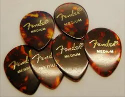 FENDER 358 SHAPE CLASSIC CELLULOID GUITAR PICKS. 6 PK (MEDIUM)