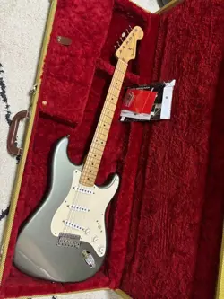 STRATOCASTER 2002 SAFE