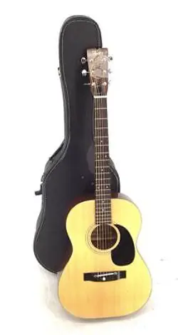 FENDER 6 STRING RIGHT-HANDED DREADNOUGHT ACOUSTIC GUITAR WITH HARD CASE