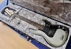 FENDER AMERICAN PROFESSIONAL II PRECISION / ELECTRIC BASS GUITAR W/ ORIGINAL HC