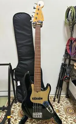 FENDER DELUXE JAZZ BASS V / ELECTRIC BASS GUITAR W/ ORIGINAL SC