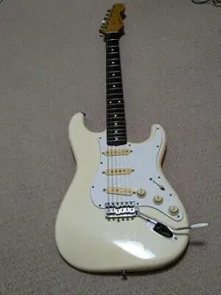 STRATOCASTER SERIAL WHITE