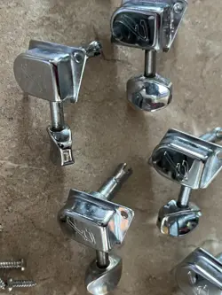 TELECASTER TUNING PEGS