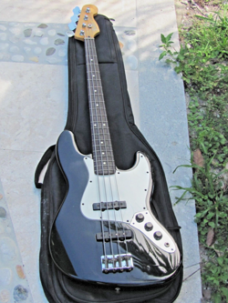 FENDER JAZZ BASS MADE IN MEXICO ELECTRIC GUITAR