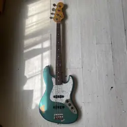 FENDER JAPAN BASS