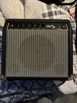 FENDER SQUIER 15 AMP