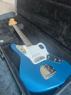 FENDER JAGUAR 2004 LAKE PLACID BLUE CRAFTED IN JAPAN NEAR MINT
