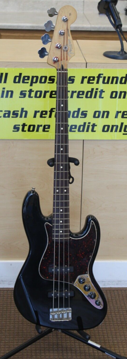 1997 FENDER JAZZ BASS MADE IN MEXICO RH GUITAR *PRE-OWNED*  FREE SHIPPING