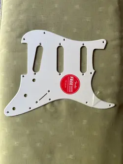 WHITE SSS PICKGUARD