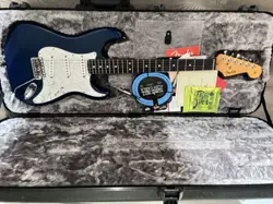 SIGNATURE STRATOCASTER SAPPHIRE