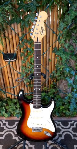 SQUIER STRATOCASTER VN5