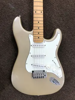 SQUIER BY FENDER SUPERSONIC ELECTRIC GUITAR - USED CHAMPAGNE GOLD