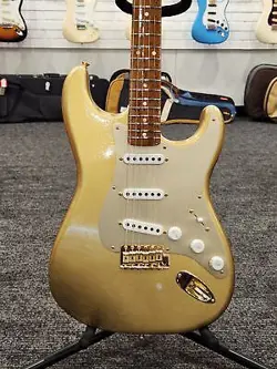 FENDER CUSTOM SHOP 1954 STRATOCASTER DLX CLOSET CLASSIC LTD ED GUITAR, HLE GOLD