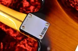 FENDER 70TH ANNIVERSARY AMERICAN VINTAGE II 1954 STRATOCASTER 2-COLOR SUNBURST #