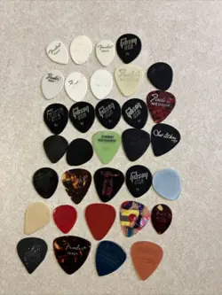 VINTAGE GUITAR PICKS FENDER GIBSON USA