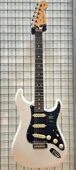 FENDER PLAYER II STRATOCASTER SLAB ROSEWOOD FINGERBOARD   POLAR WHITE