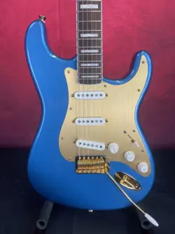 SQUIER 40TH ANNIVERSARY STRATOCASTER GOLD EDITION - LAKE PLACID BLUE (USED)