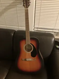 ACOUSTIC GUIITAR
