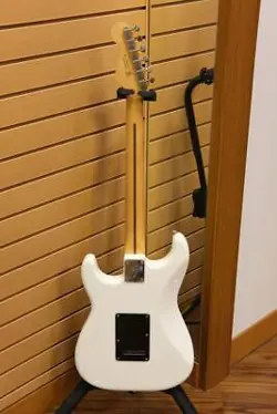FENDER PLAYER II STRATOCASTER MAPLE FINGERBOARD   POLAR WHITE